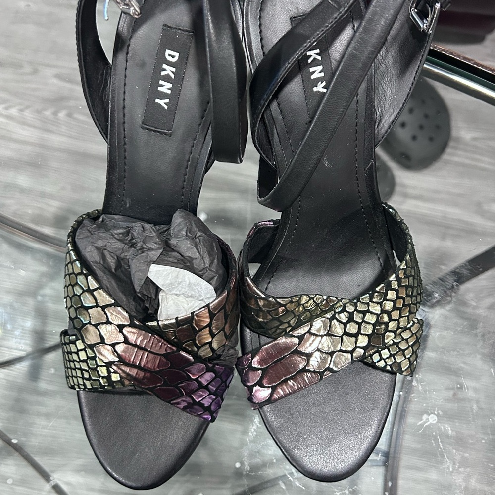 DKNY Women's Black and Purple Strappy Sandals